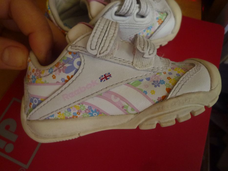 Ténis Reebok de bebé menina nº 19.5, sola rija Bom Estado