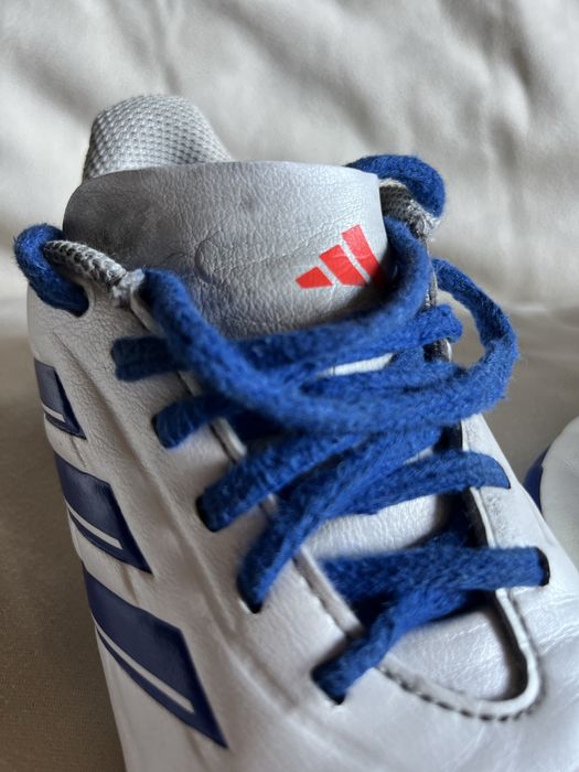 Buty do piłki halowej Addidas rozm. 33
