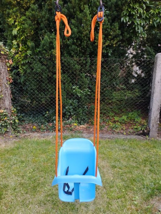 Huśtawka kubełkowa dla dziecka