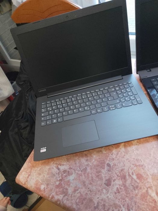 3 laptopy Lenovo HP Medion akoya.Nie  testowane brak ładowarek.