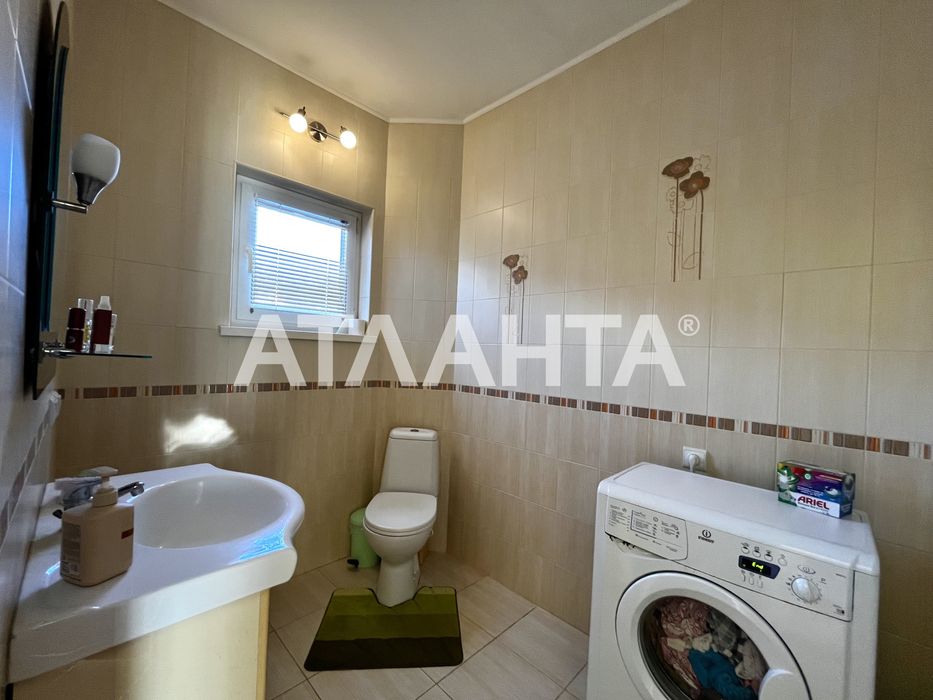 Продаж котеджу в смт Запитів + 10 соток землі.