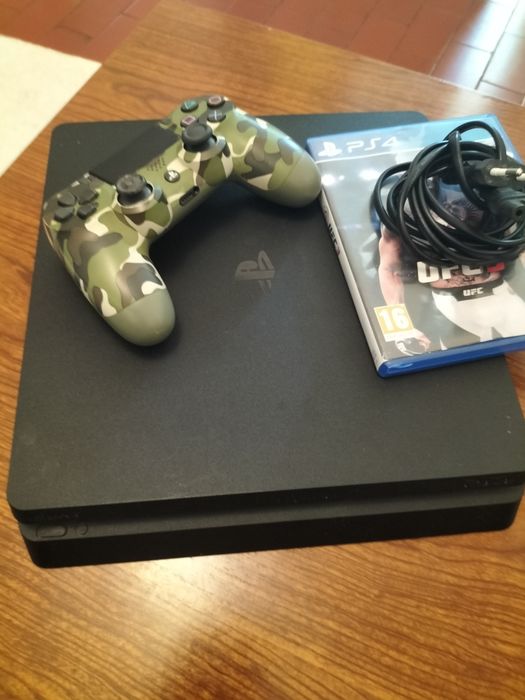 PlayStation 4 (PS4) 1TB + 1 Comando