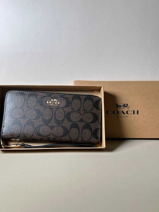 Гаманець Coach Long Zip коричневий