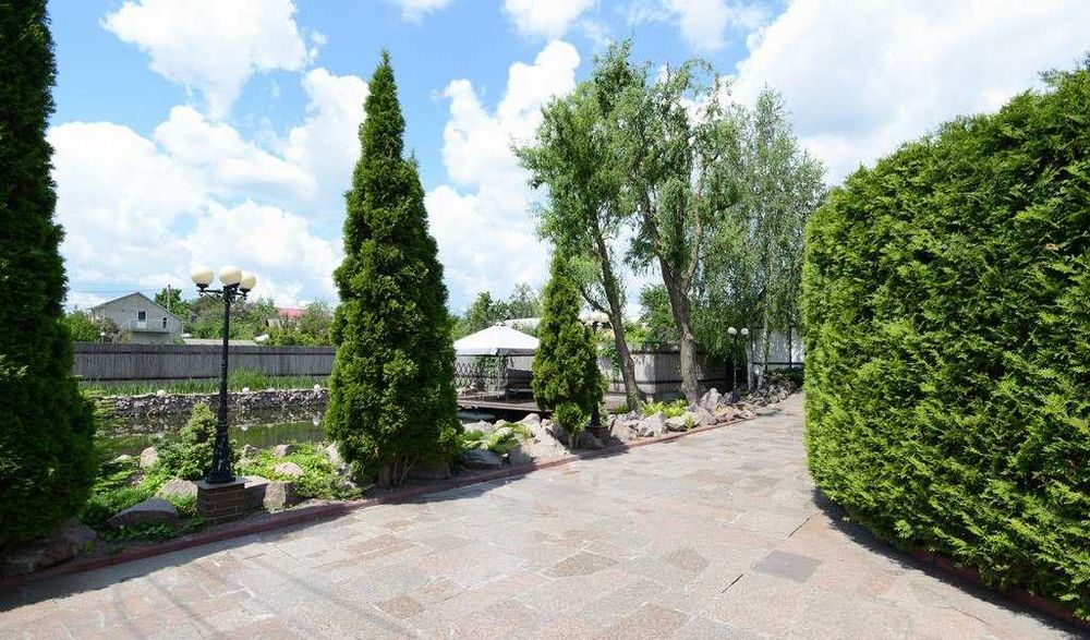 Центр Ірпеня будинок 200м², 9 соток, ЛАНДШАФТНИЙ ДИЗАЙН, ОЗЕРО