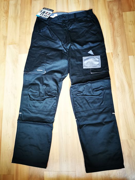 Ubrania robocze(spodnie, koszulki, bluzy)