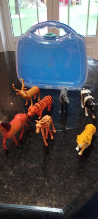 Malinha com vários animais