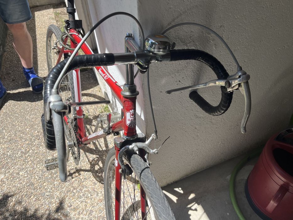 Bicicleta da ILVAR CYCLE Speed II vermelha