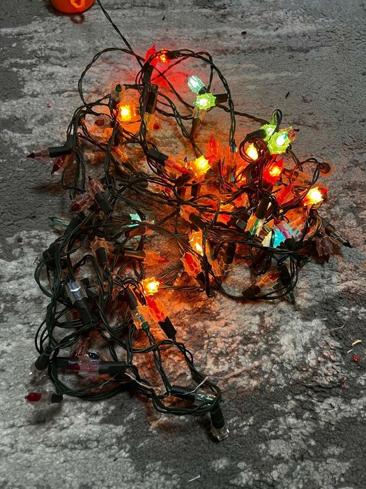 Герлянди та прикраси на ялинку ,техніка