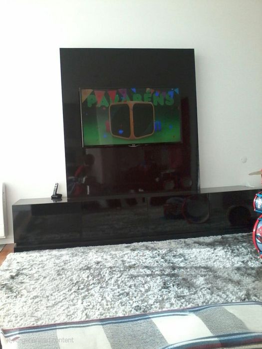 Armário de parede para televisão