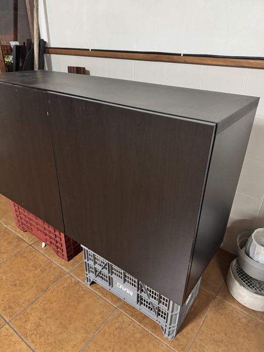 Armario Ikea modelo BESTÃ castanho como novo