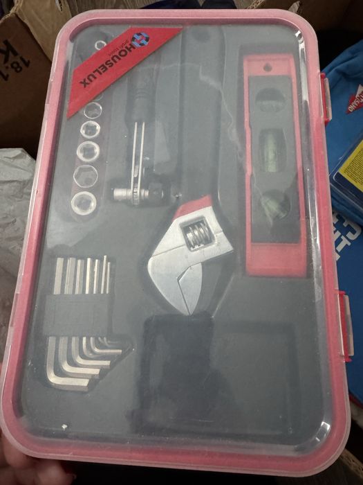 Два набори інструментів. Комплект. Набір.