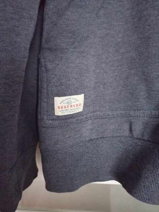 Męski sweter z kapturem