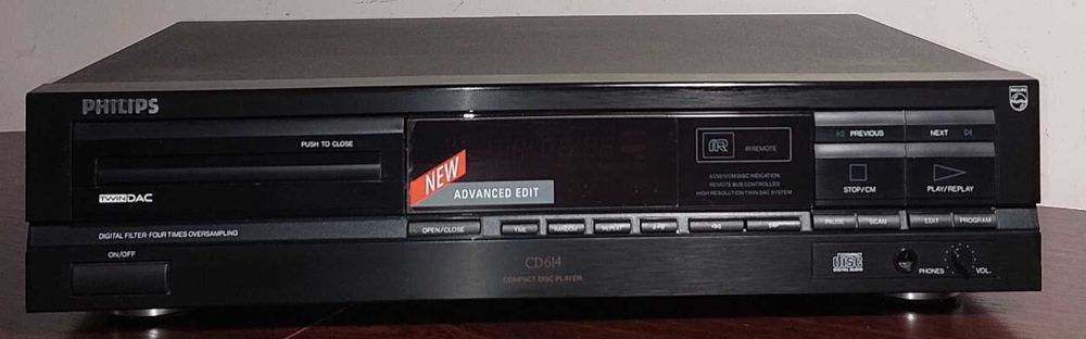CD програвач Philips CD614