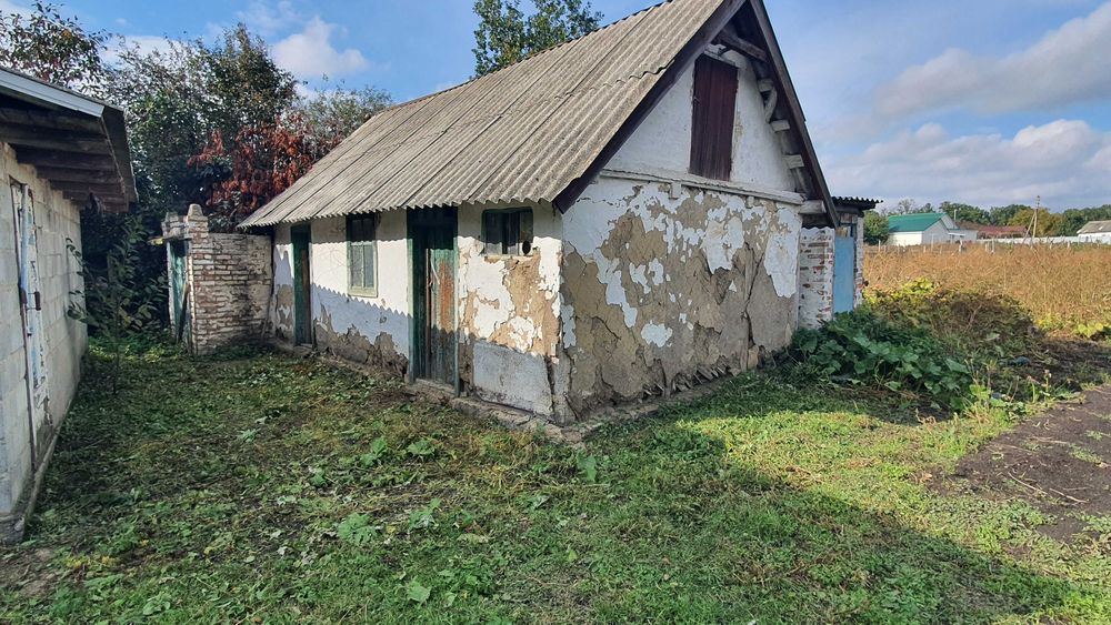 Продам пів будинку з окремим входом в с.Трушки