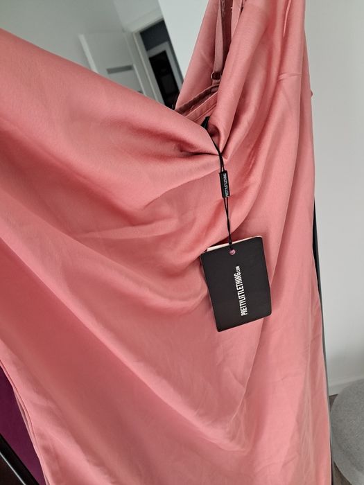 Nowa z metką elegancka sukienka midi M