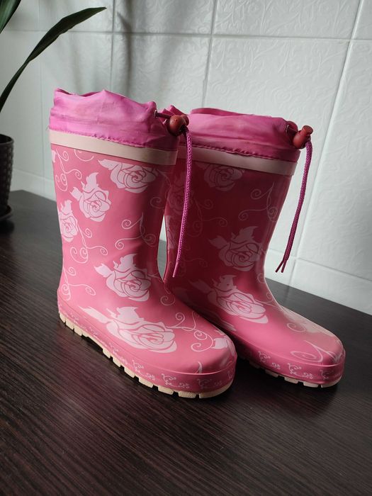 Резинові черевики на дівчинку