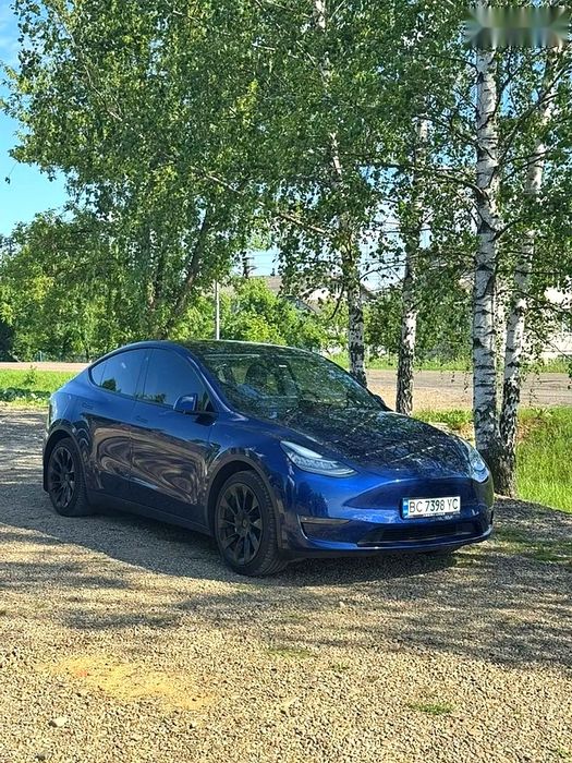 Tesla Model Y Long Range Dual Motor AWD • 2021
