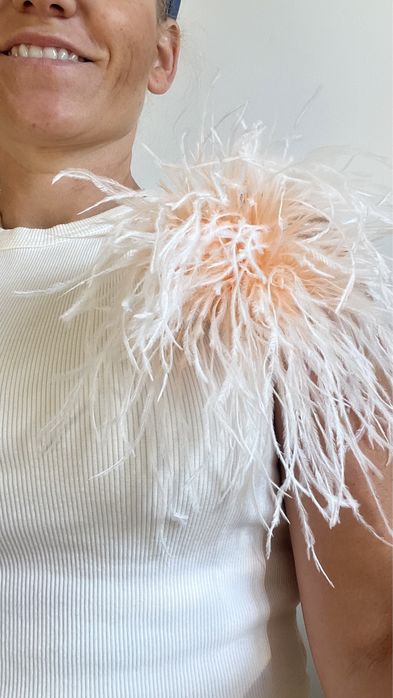 Broszka ze strusich pior Ombre