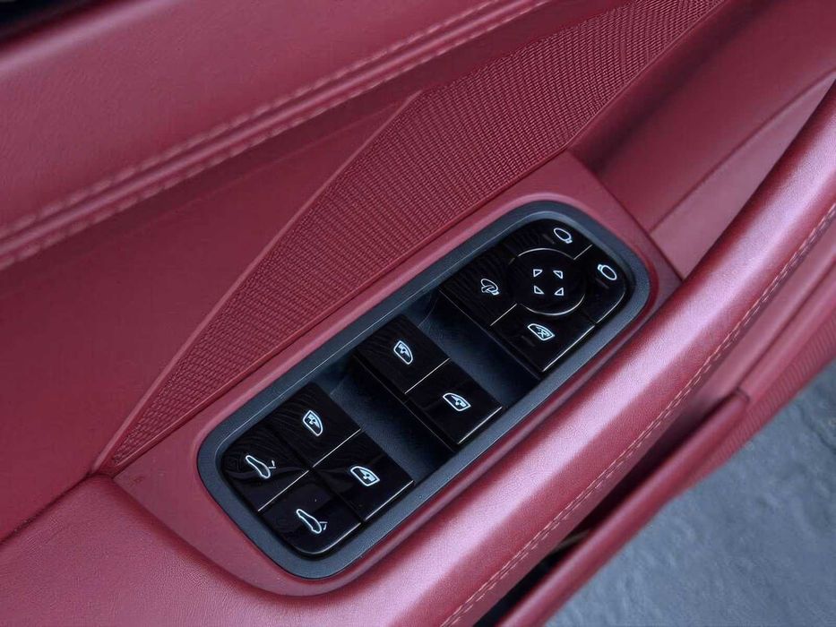 Porsche Panamera 4S      2018