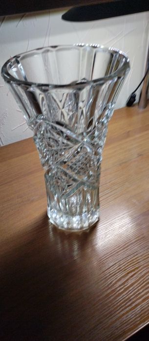 Кришталева ваза для квітів