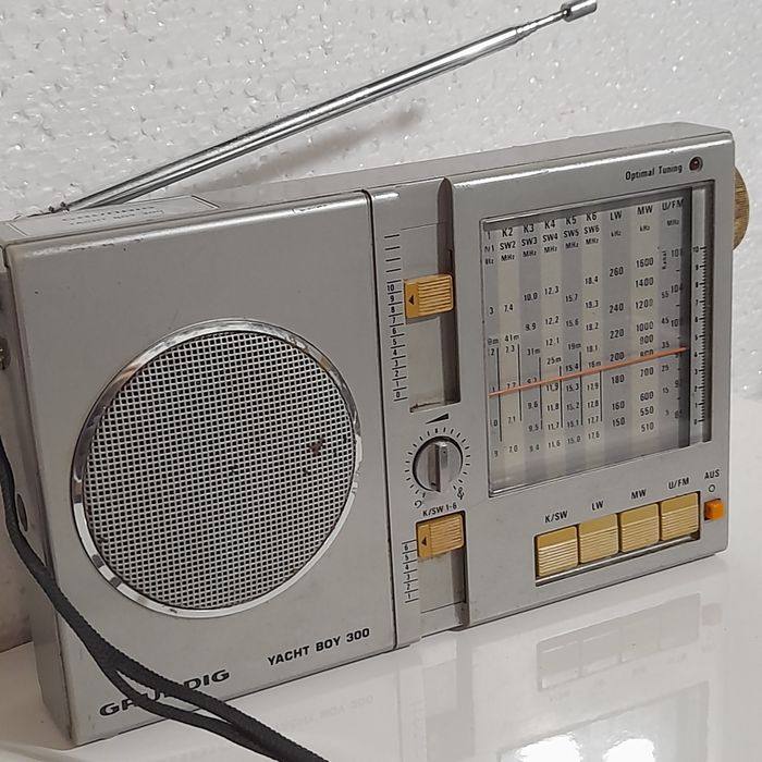 Винтажное портативное радио Grundig Yacht Boy 300