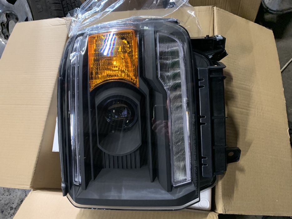 Gmc Sierra 2014-18 lampy przednie nowe