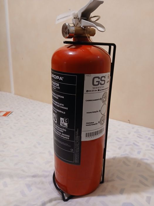 Kit Extintor com  primeiros socorros