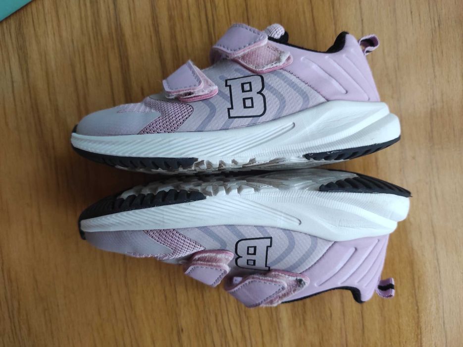 Buty sportowe dla dziewczynki 26 na lato