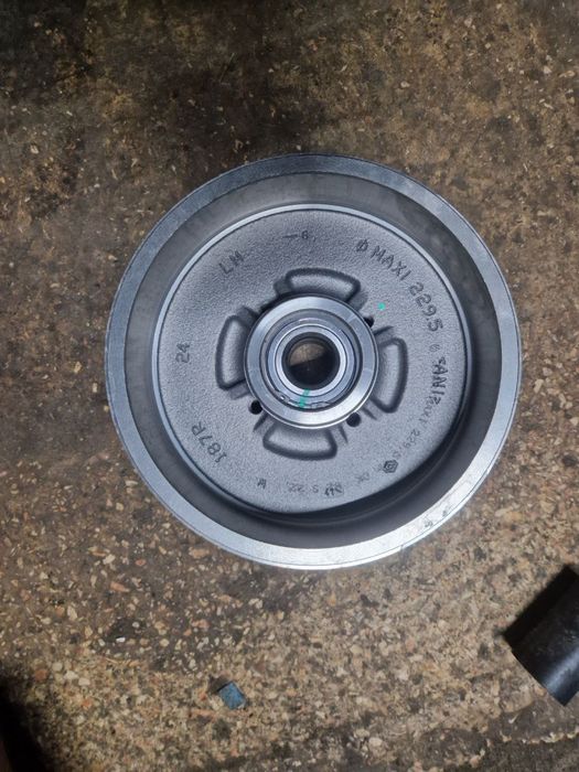 Барабан гальмівний задній Renault Logan Sandero, 432003429R