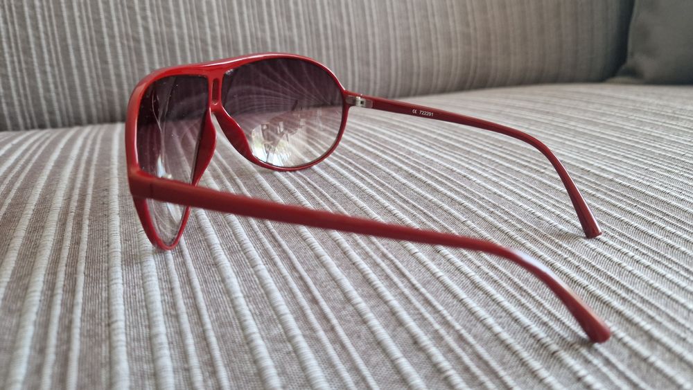 Óculos de Sol armação vermelha novos
