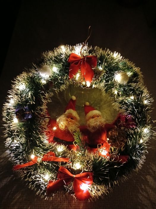 Новорічний віночок з гірляндою