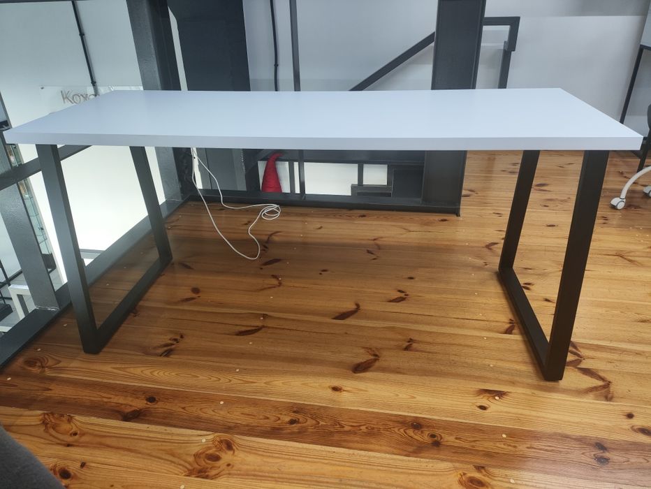 Продам 2 робочі столи для навчання або роботи