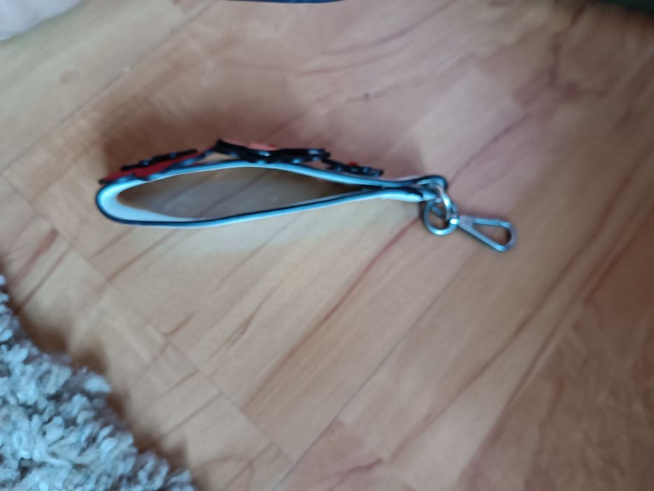 Śliczny brelok do kluczy, torebki, plecaka z ekologicznej skóry 22 cm