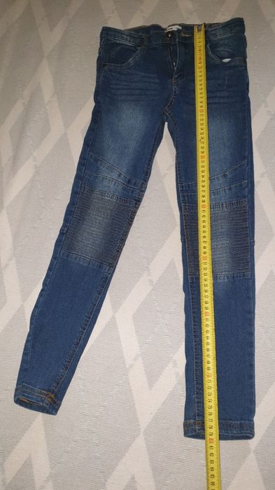 Джинси слім на зріст 140 см. 

Стан ідеальний. Без дефектів.