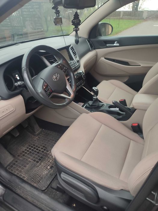 Hyundai Tucson 2017r. 1,6GDI 132 KM wyposażenie wnętrza super.