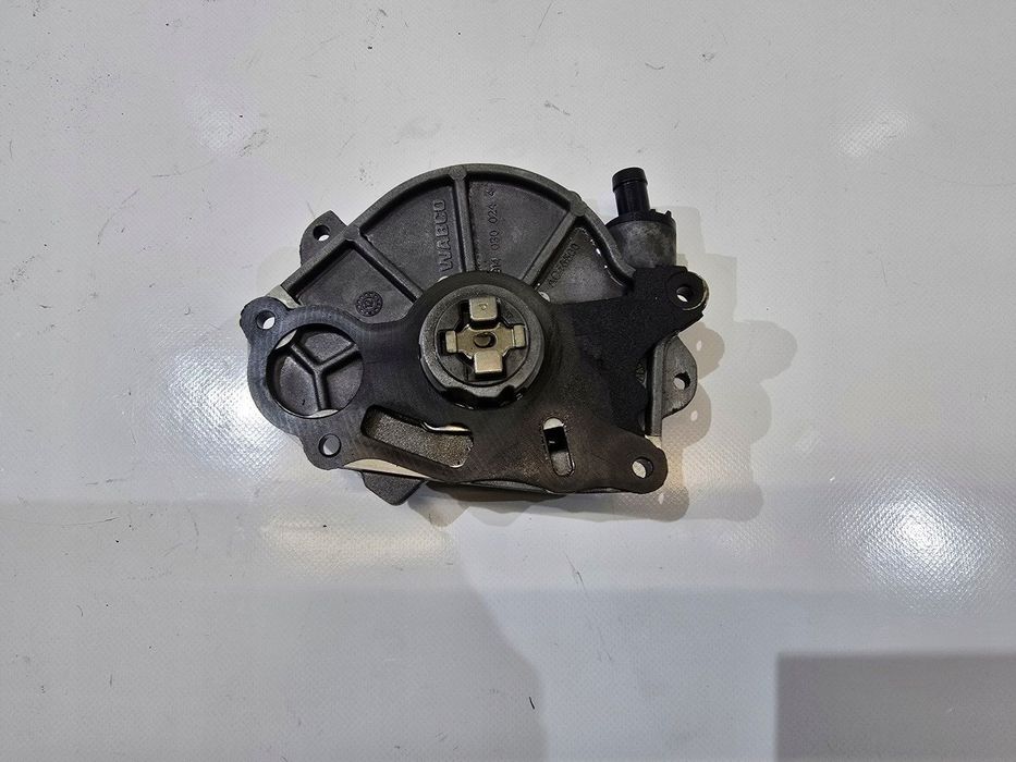 vacum pompa audi a1 8x 1.6 tdi 14r 03l145100b