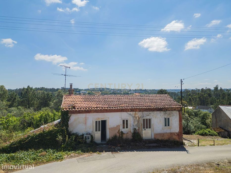 Moradia T2 para reconstrução