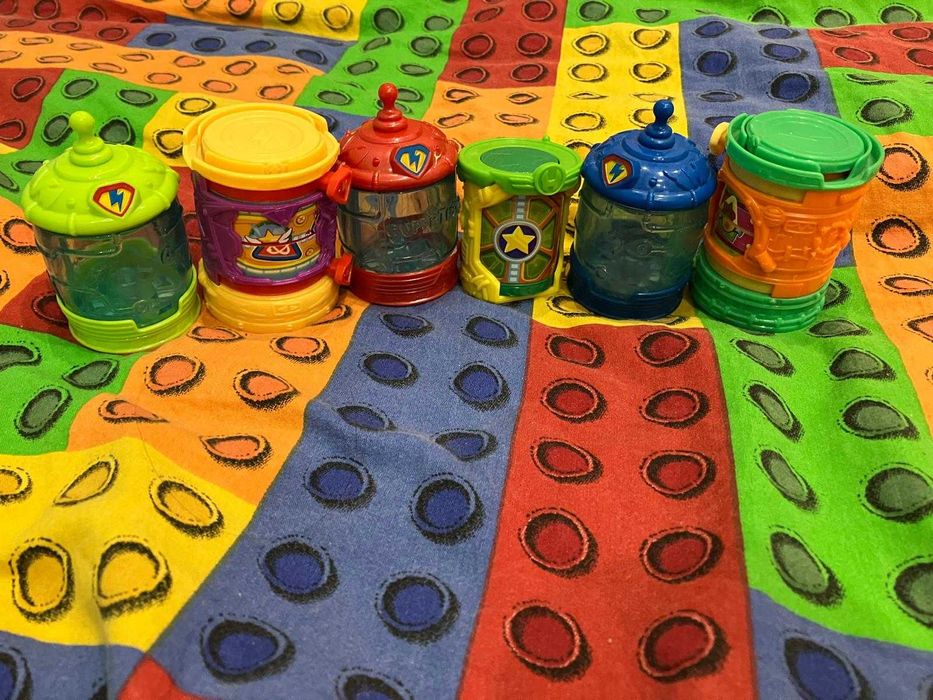 Zabawki SuperThings/Super Zings. Skrytki