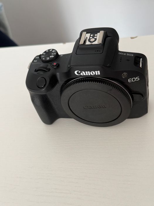 Body Canon EOS R100