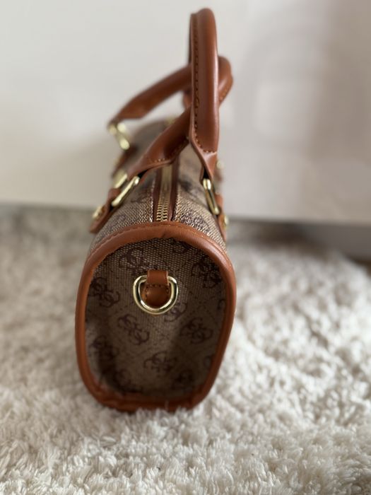 Torebka Guess kuferek