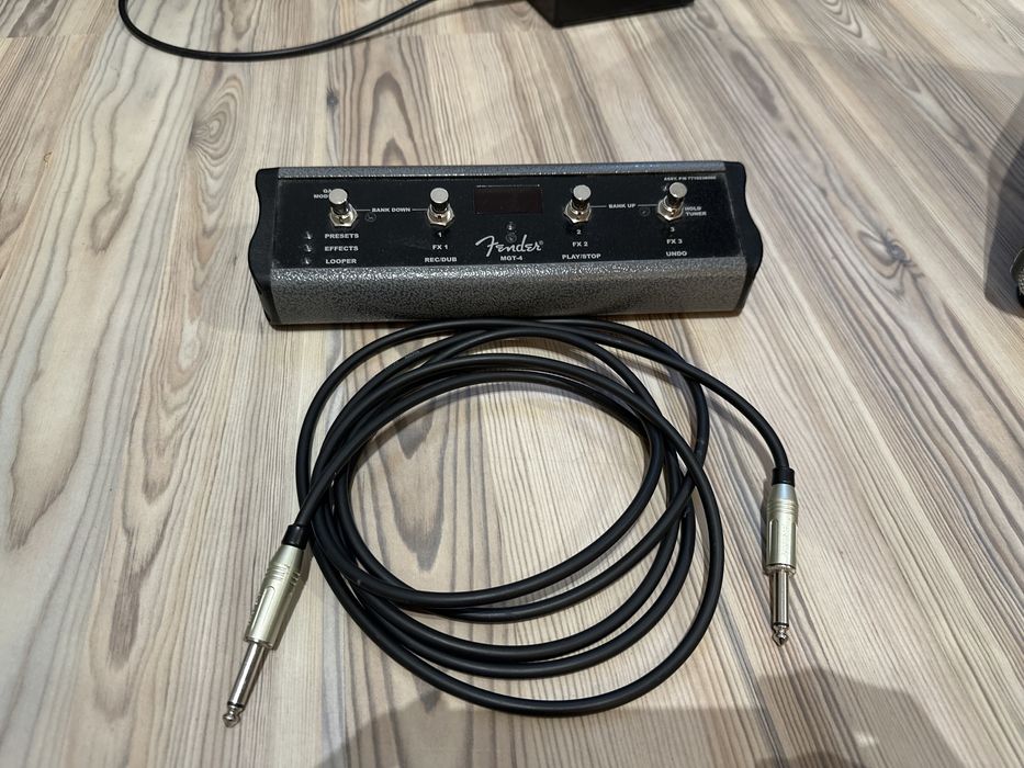 Wzmacniacz gitarowy Fender Mustang GT100 + footswitch MGT-4