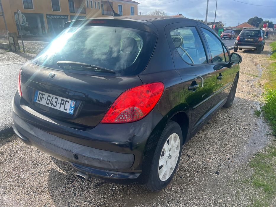 Peugeot 207     1.4 vti