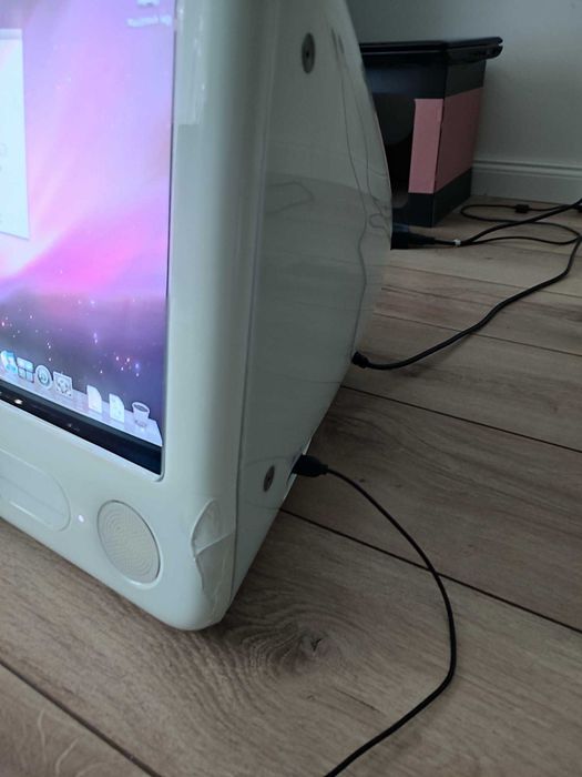 Komputer Apple eMac PowerPC G4 1Ghz 40GB 512 RAM ATI Radeon 7500