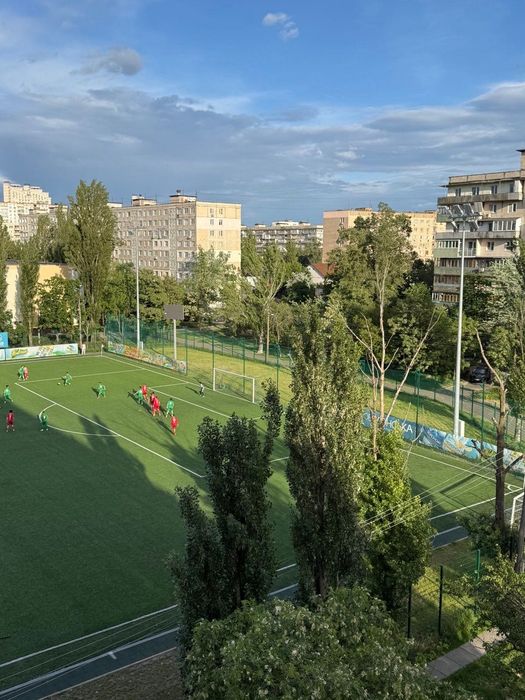 4 кімн квартира Оболонь , вул Йорданська ( Лайоша Гавро) 22