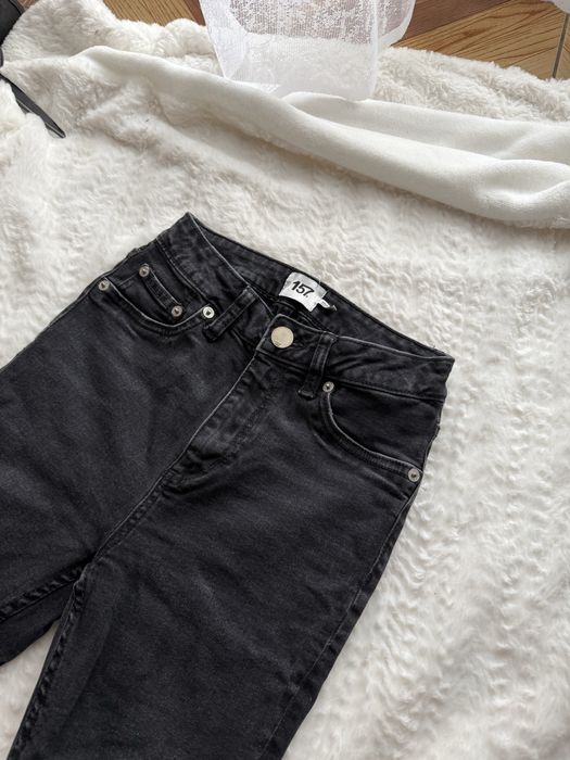 czarne skinny jeans z dziurami