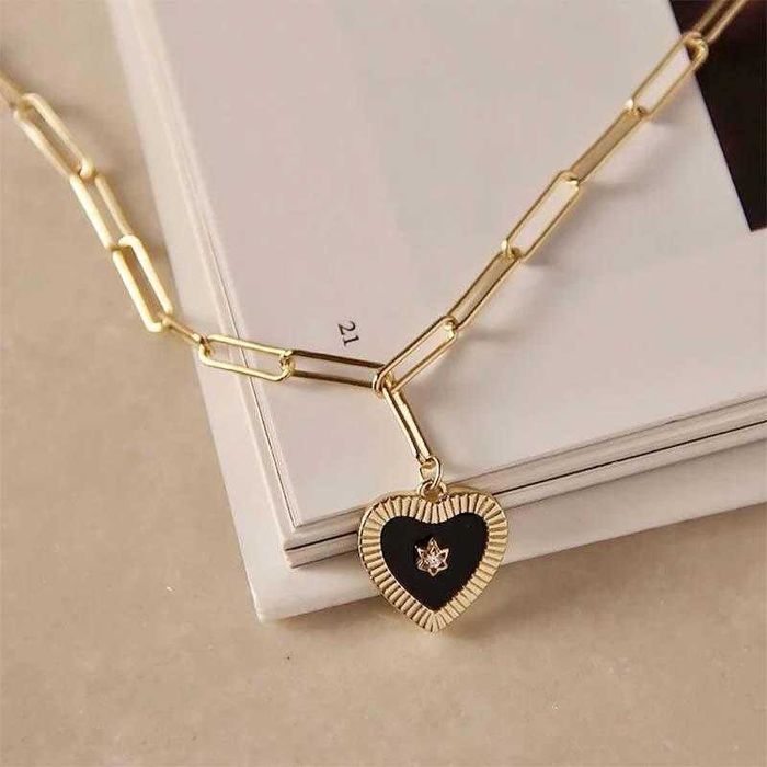 Colar coração  com detalhes lindos