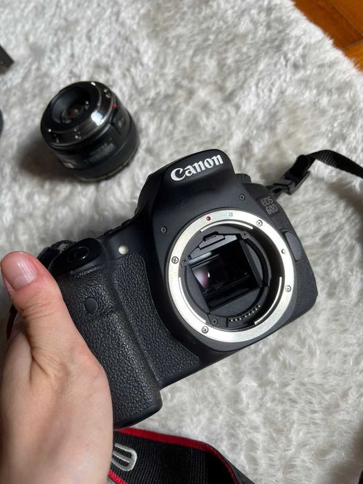Câmera Canon 60D + lente 18-135mm 3.5-5.6 + lente 28mm 1.8