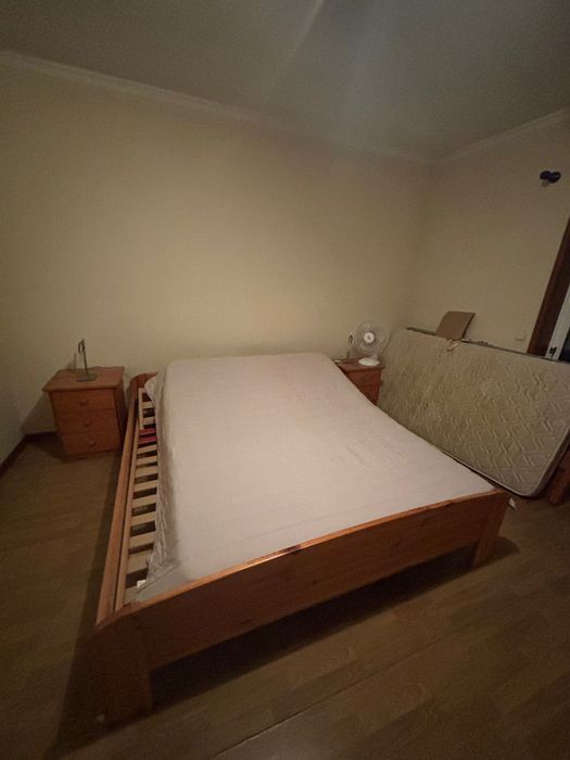 Cama com estrado articulado