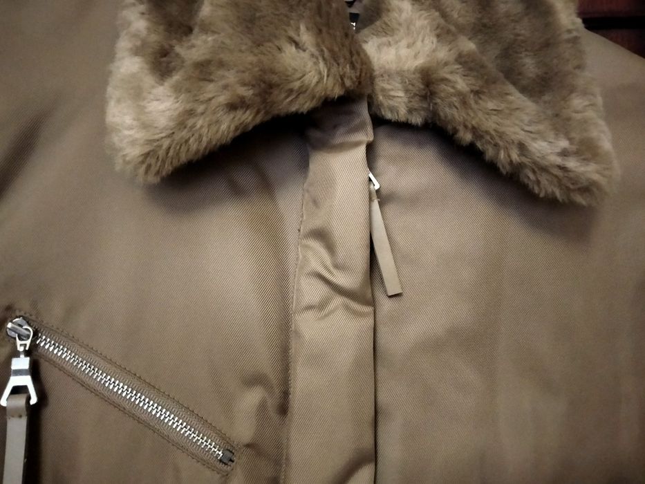 Casaco/Kispo com Gola de pêlo da Mango