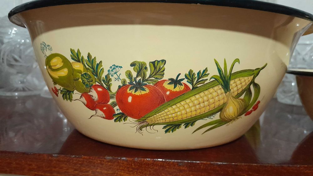 Красивый эмалированный тазик с узором. Новый. Ретро. Д.29×29см. В.12